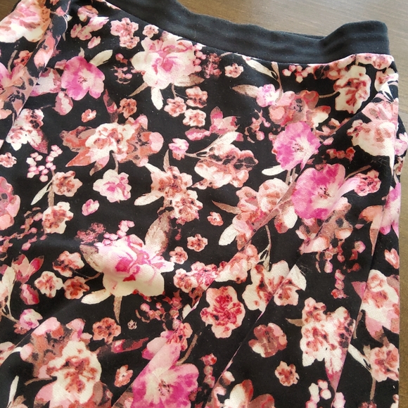 Floral mini skirt - Picture 2 of 6